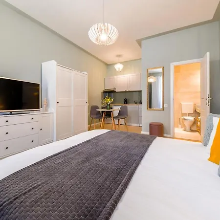 Quiet City Center Hideout Апартаменты