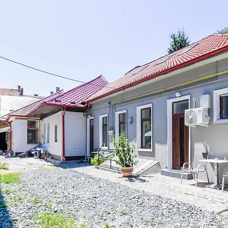 Quiet City Center Hideout Апартаменты *